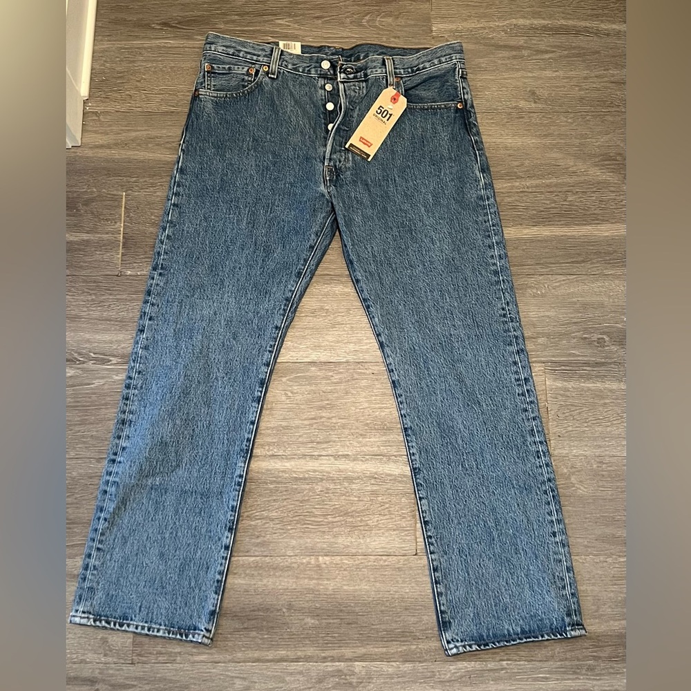 Levi's Classic Straight Men's Jeans in Denim Blue